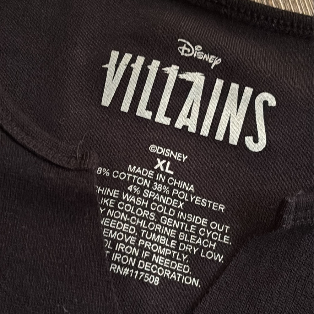 Disney Villains Crop Top - Picture 4 of 6